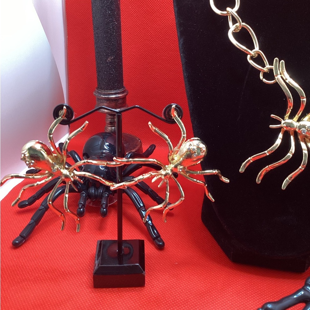 50% Off! For 3 Days!   NWOT - Classy & Sassy Gold Spider Set !!!!!  BRAND NEW! - Picture 3 of 6